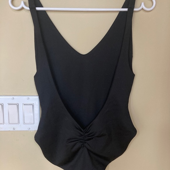 LONDRE minimalist black swimsuit - Picture 3 of 4
